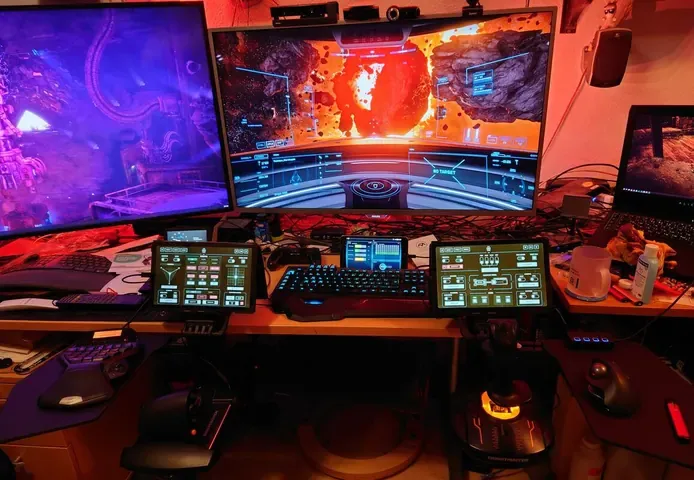 A player's desk setup running GameGlass panels on a tablet