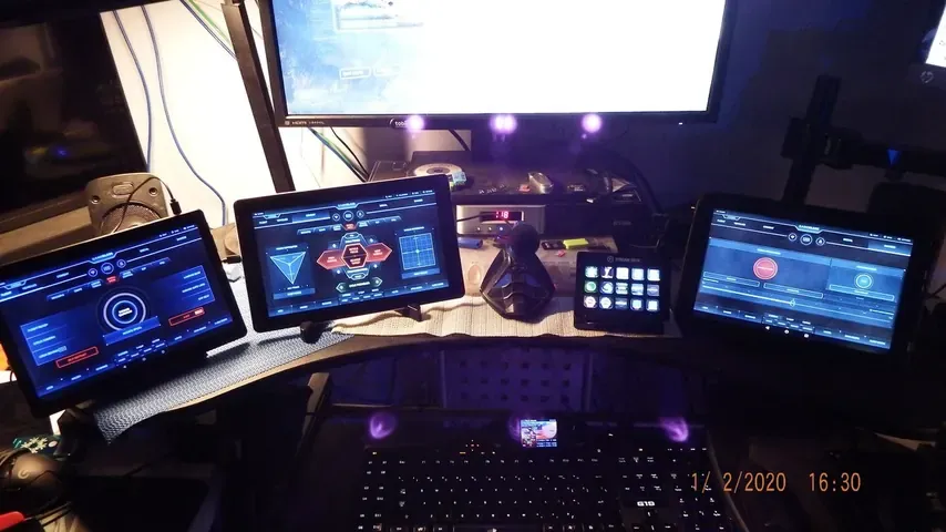 A player's desk setup running GameGlass panels on a tablet